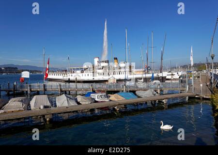 Schweiz Genf Genfer See englischer Garten Steamboat dock Brunnen im Hintergrund Stockfoto