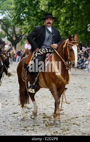 Argentinien Buenos Aires Provinz San Antonio de Areco Tradition Tag Festival (Dia de Tradicion) Gaucho auf dem Pferderücken in Stockfoto