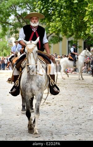 Argentinien Buenos Aires Provinz San Antonio de Areco Tradition Tag Festival (Dia de Tradicion) Gaucho auf dem Pferderücken in Stockfoto