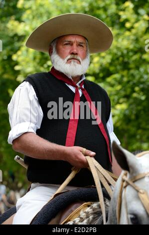 Argentinien Buenos Aires Provinz San Antonio de Areco Tradition Tag Festival (Dia de Tradicion) Gaucho auf dem Pferderücken in Stockfoto