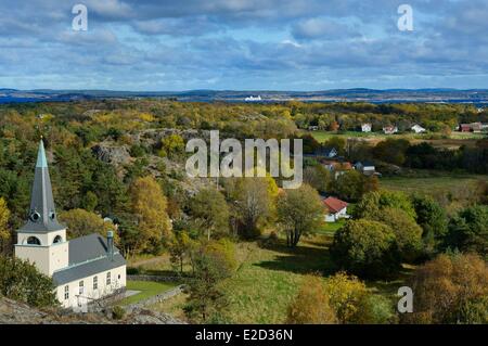 Schweden Vastra Gotaland Koster-Inseln Sydkoster die Insel Kirche aus Valfjall Gestein Stromstad Fähren und dem Festland Stockfoto