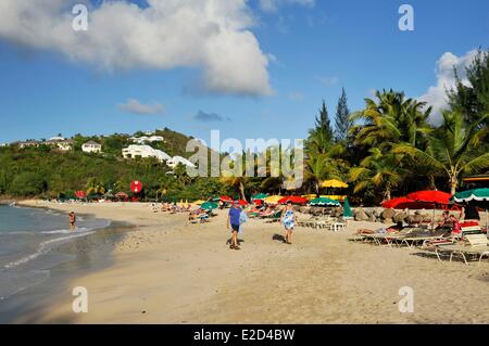 Frankreich Guadeloupe Saint Martin Anse Väter oder Mönchs Bucht paar am Strand zu liegen Stockfoto