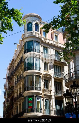 Typische äußere Fassade in der Altstadt von Barcelona, Spanien Stockfoto