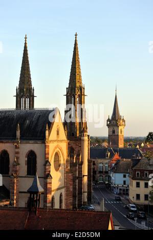 Frankreich-Bas-Rhin-Obernai-Saint-Pierre und Paul Kirche und Kapelle Turm Stockfoto