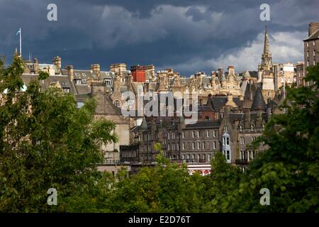 Vereinigtes Königreich Schottland Edinburgh Weltkulturerbe von UNESCO-Aussicht auf die Hügel der Burg von Princes Street Gardens Stockfoto