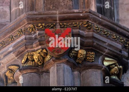 Vereinigtes Königreich Schottland Edinburgh Weltkulturerbe von UNESCO Royal Mile St Giles Cathedral Arms auf einer Säule Stockfoto