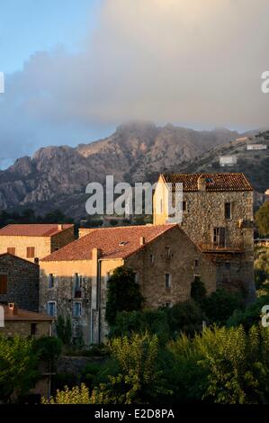 Corse du Sud Frankreich Sartène Region Dorf von Fozzano auf der rechten Seite der Casa Forte (befestigten Herrenhaus) der Familie Durazzo Stockfoto