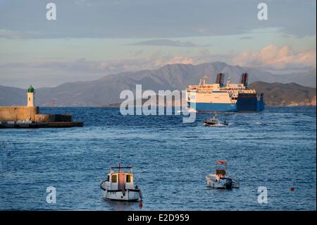 Frankreich, Haute Corse, Balagne, l ' Ile Rousse, Abfahrt von der SNCM Fähre den Hafen Stockfoto