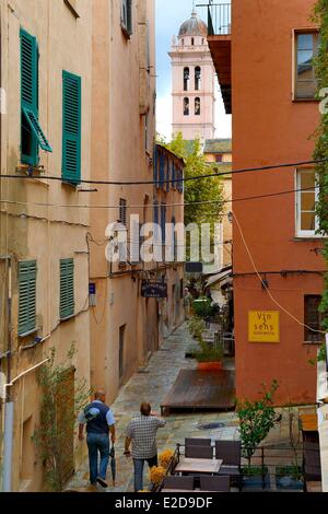 Frankreich, Haute Corse Bastia, Zitadelle Ortsteil Terranova, Sainte Croix Kirchturm am Ende einer Gasse Stockfoto