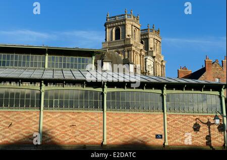 Frankreich, Ille et Vilaine, Rennes, place des Lices, Lices Markt und die Kathedrale (Kathedrale Saint-Pierre) Stockfoto