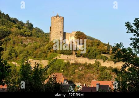 Frankreich Haut Rhin Elsass Wein Route Kaysersberg der Bergfried der Burg Stockfoto