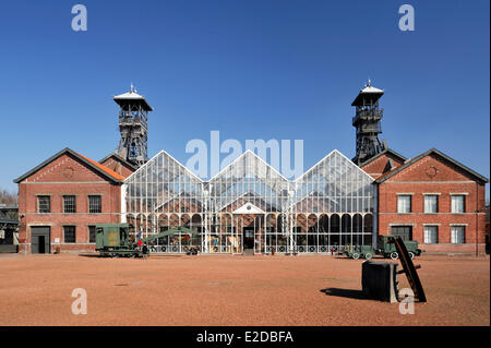 Frankreich Nord Lewarde Mining History Centre Weltkulturerbe von UNESCO Glas Maschinen im Ehrenhof Stockfoto