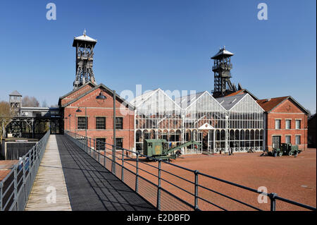 Frankreich Nord Lewarde Mining History Centre als Weltkulturerbe von UNESCO Ehrenhof und Glasdach Maschinen angesehen Stockfoto