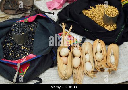 Vietnam Cao Bang Provinz Bao Lac ethnische Minderheiten zu vermarkten, Eiern und Samen Stockfoto
