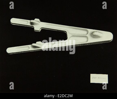 Dieses Bild aus dem Werk Convair/General Dynamics unterstreicht die Rolle des Unternehmens bei der Entwicklung von Militär- und Luft- und Raumfahrttechnologien. Das Personal des Werks war in der Mitte des 20. Jahrhunderts maßgeblich an der Herstellung von Flugzeugen und Raketen für zivile und militärische Zwecke beteiligt. Stockfoto