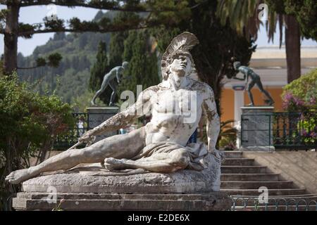 Griechenland-Ionische Inseln Korfu Insel Achillion Palace Princess Sissy Palast Skulptur von Achille verletzt vom Bildhauer Ernst Herter Stockfoto