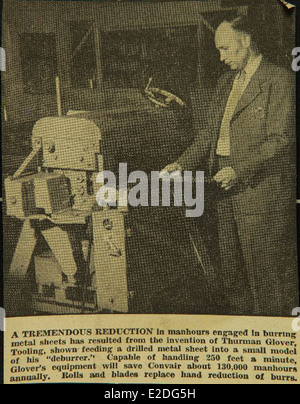 Foto des Werks Convair/General Dynamics und seines Personals, das die Fertigungsprozesse und die Entwicklung von Militär- und Verkehrsflugzeugen in San Diego zeigt. Stockfoto