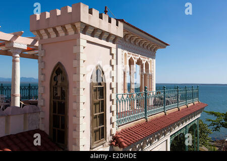 Kuba Cienfuegos Provinz Cienfuegos Blick auf das Karibische Meer von der Terrasse der Palacio del Valle (1917) heute eine Stockfoto