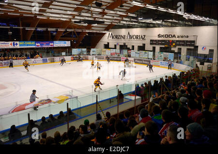 Frankreich Haute Savoie Morzine-Eishockey-Spiel von Morzine-Avoriaz Hockey Club namens der Pinguine Stockfoto