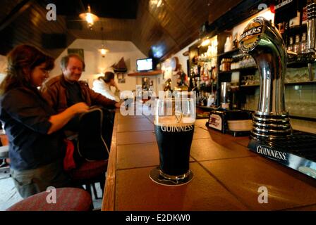 Irland County Galway Aran-Inseln Inishmaan Pub Pint Guinness Stockfoto