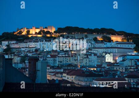 Portugal Lissabon Nachtansicht auf Castelo Sao Jorge Stockfoto