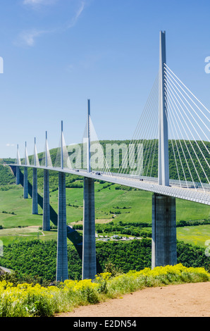 Das Viadukt von Millau, eine Schrägseilbrücke nahe der Stadt von Millau in Südfrankreich Stockfoto