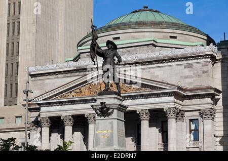 Kanada-Quebec Provinz Montreal Old Montreal Place d ' Armes die Statue von Paul Chomedey de Maisonneuve der Gründer der Stadt Stockfoto