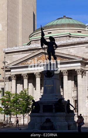 Kanada-Quebec Provinz Montreal Old Montreal Place d ' Armes die Statue von Paul Chomedey de Maisonneuve der Gründer der Stadt Stockfoto