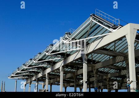 Spanien Katalonien Barcelona Barcelona Bosc Urba Stadtabenteuer Park mit Netzen Schlingpflanzen Bungee dumping und Hängebrücken Stockfoto