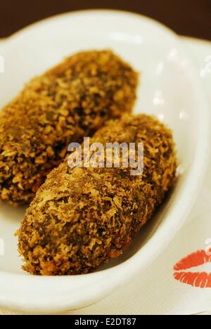 Spanien-Katalonien-Barcelona-Kroketten mit Serrano Schinken eine Spezialität von Lolita Taperia Tapas Bar Carrer de Tamarit 104 in Sant Stockfoto