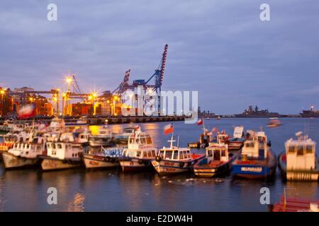 Valparaiso Region Valparaiso in Chile bleiben ein paar Fischerboote in den Haupthafen Stockfoto