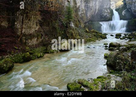 Frankreich-Jura in der Nähe von Champagnole Le Vaudioux Lemme Fluss Billaude Wasserfall