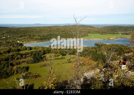 Frankreich Jura La Chaux du Dombief Sicht des Pic de l Aigle Ilay See oder See von la Motte Stockfoto