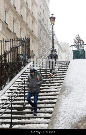 Frankreich Paris Treppen von der Butte Montmartre unter Schnee Stockfoto