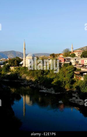 Bosnien und Herzegowina Mostar als Weltkulturerbe durch die UNESCO East District und dem Fluss Neretva Stockfoto