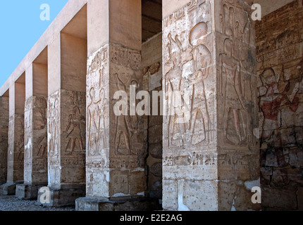 Blick auf die Kolonnade der Sethi I (1306-1290 v. Chr.) Tempel in Abydos Stockfoto