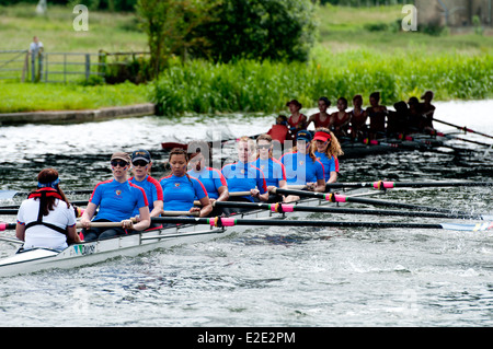 Cambridge kann Unebenheiten, Darwin College Lady Margaret Boat Club Damen acht jagen Stockfoto