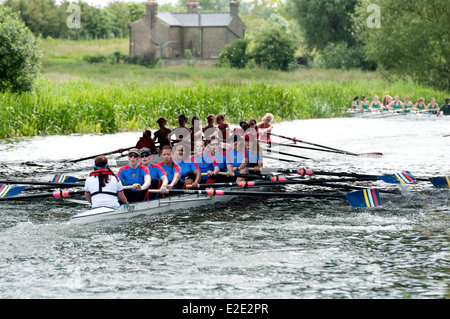 Cambridge kann Unebenheiten, Darwin College Lady Margaret Boat Club Damen acht jagen Stockfoto