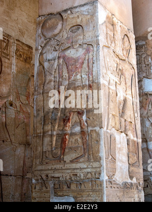 Relief auf der Kolonnade des Sethi I Tempels (1306-1290 v. Chr.) in Abydos. Stockfoto