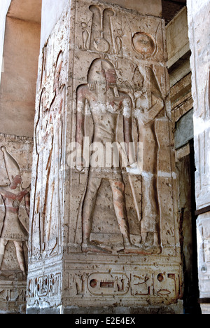 Relief auf der Kolonnade des Sethi I Tempels (1306-1290 v. Chr.) in Abydos. Stockfoto