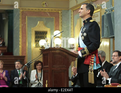 Madrid, Spanien. 19. Juni 2014. Spaniens neuer König Felipe VI spricht bei der Vereidigung auf dem Kongress der Abgeordnetenkammer in Madrid, Spanien, 19. Juni 2014. Felipe VI gekrönt wurde am Donnerstag in das Unterhaus des Parlaments. Bildnachweis: Daniel/Xinhua/Alamy Live-Nachrichten Stockfoto