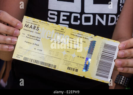 Turin, Italien. 19. Juni 2014. Das Ticket für das Konzert. 30 Seconds to Mars (häufig stilisiert als 30 Seconds to Mars) ist eine US-amerikanische Rock-Band aus Los Angeles, Kalifornien, 1998 gegründet. Bildnachweis: Elena Aquila/Pacific Press/Alamy Live-Nachrichten Stockfoto