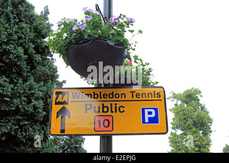 Wimbledon, SW19, London, England UK. 19. Juni 2014. Straßenschilder sind vorhanden, die Erteilung von Weisungen für die Besucher, die Teilnahme an den Meisterschaften in Wimbledon. Das Turnier beginnt am Montag, 23. Juni mit Andy Murray erstmals auf dem Centre Court versuchen, seinen Titel zu verteidigen. Bildnachweis: Julia Gavin/Alamy Live-Nachrichten Stockfoto