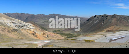 Peru, Arequipa Provinz, Chivay, Mismi Vulkan (5597 m), Tal des Rio Carhuasanta Stockfoto