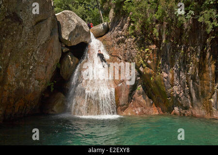 Frankreich, Corse du Sud, Bavella, Vacca Schlucht, Canyoning Stockfoto