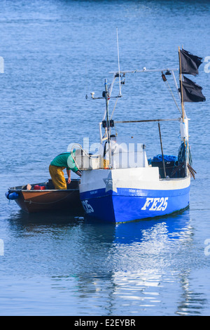 Viktorianischen Seestadt Stadt Angelboote/Fischerboote festgemacht an den hohen Gezeiten Folkestone Kent Stockfoto