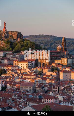 Frankreich-Haute-Loire Le Puy En Velay ein Anschlag auf el Camino de Santiago Blick auf Notre Dame Statue (1860) und Notre Dame de Stockfoto