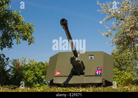 Memorial Pegasus, britische 25 Pfünder Feldkanone (Luftbild), Ranville, Calvados, Frankreich Stockfoto