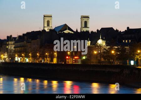 Frankreich, Doubs, Besancon, Altstadt, Quai von Straßburg, die Synagoge und Sainte Madeleine Kirche Stockfoto