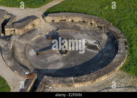 Frankreich Manche Saint Marcouf Crisbecq Batterie Atlantikwall deutschen Küstenbatterien Artillerie Stück am Bund 105 mm M2A1 Stockfoto